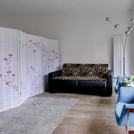 Arc De Triomphe -marie Antoinette Garden 아파트