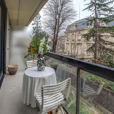 Arc De Triomphe -marie Antoinette Garden Residences With Ac